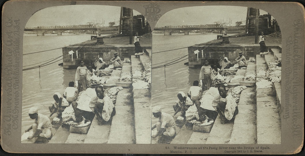 Washerwomen at the Pasig River near the Bridge of Spain, Manila, P. I.